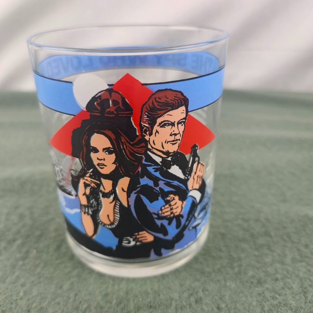 VINTAGE JAMES BOND 1977 GLASS THE SPY WHO LOVED ME DANJAQ COLLECTOR SERIES